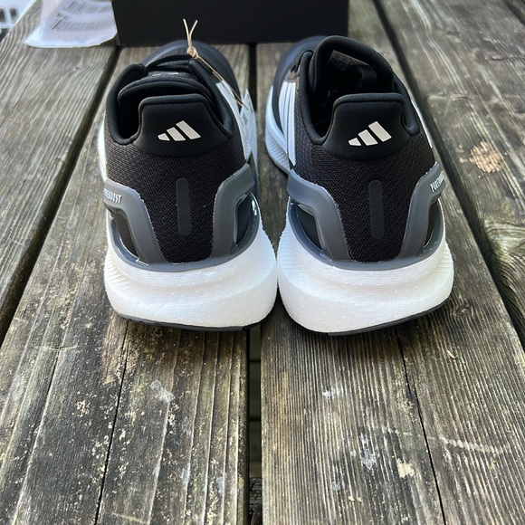 Adidas Men's Pureboost 5 Sneakers NIB - Picture 5 of 7